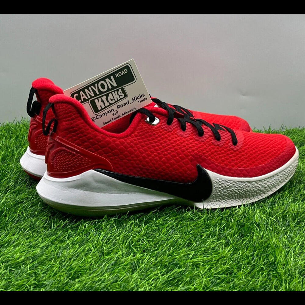 Size 8.         Nike Mamba Focus TB University Red